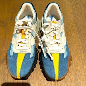 New balance sneaker in great condition